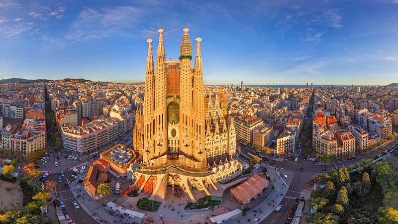 España recibió 4,2 millones de turistas en febrero