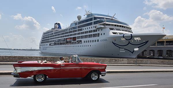 Llega a Cuba primer crucero de EE.UU. en más de cincuenta años