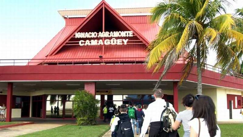 Recuperan aeropuertos en Cuba luego de paso de huracán