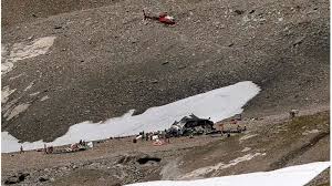 Avión suizo se estrella en los Alpes