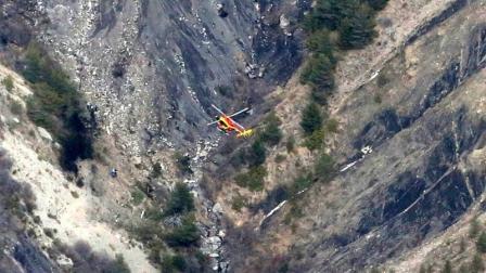 Tensa espera hasta que se conozcan las causas del accidente del avión de Germanwings