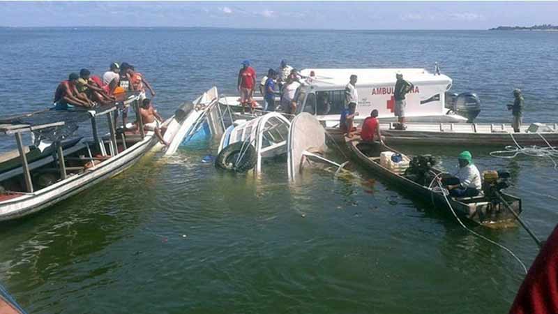 Barco de turismo se hunde en río amazónico con 70 personas a bordo