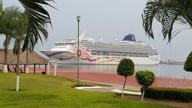 Cruceros arriban a Puerto Chiapas con más de 5 mil personas a bordo