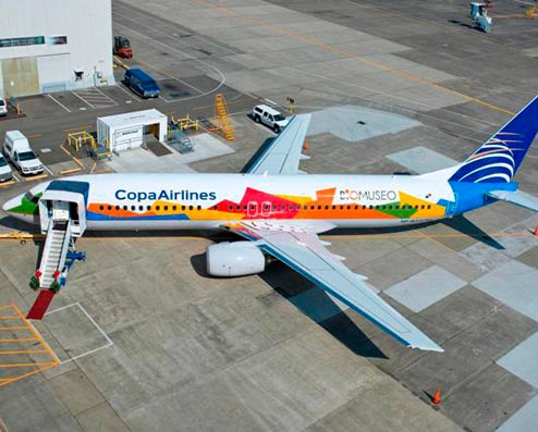 Un avión de Copa Airlines promociona el Biomuseo de Panamá