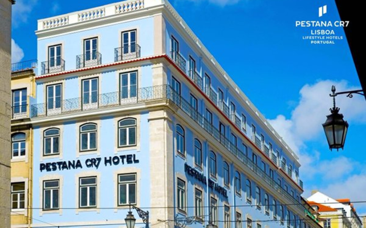  Cristiano Ronaldo muestra en redes sociales fachada de su hotel en Lisboa
