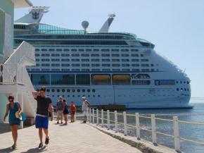 Prevén arribo de un millón de cruceristas a Roatán en 2012
