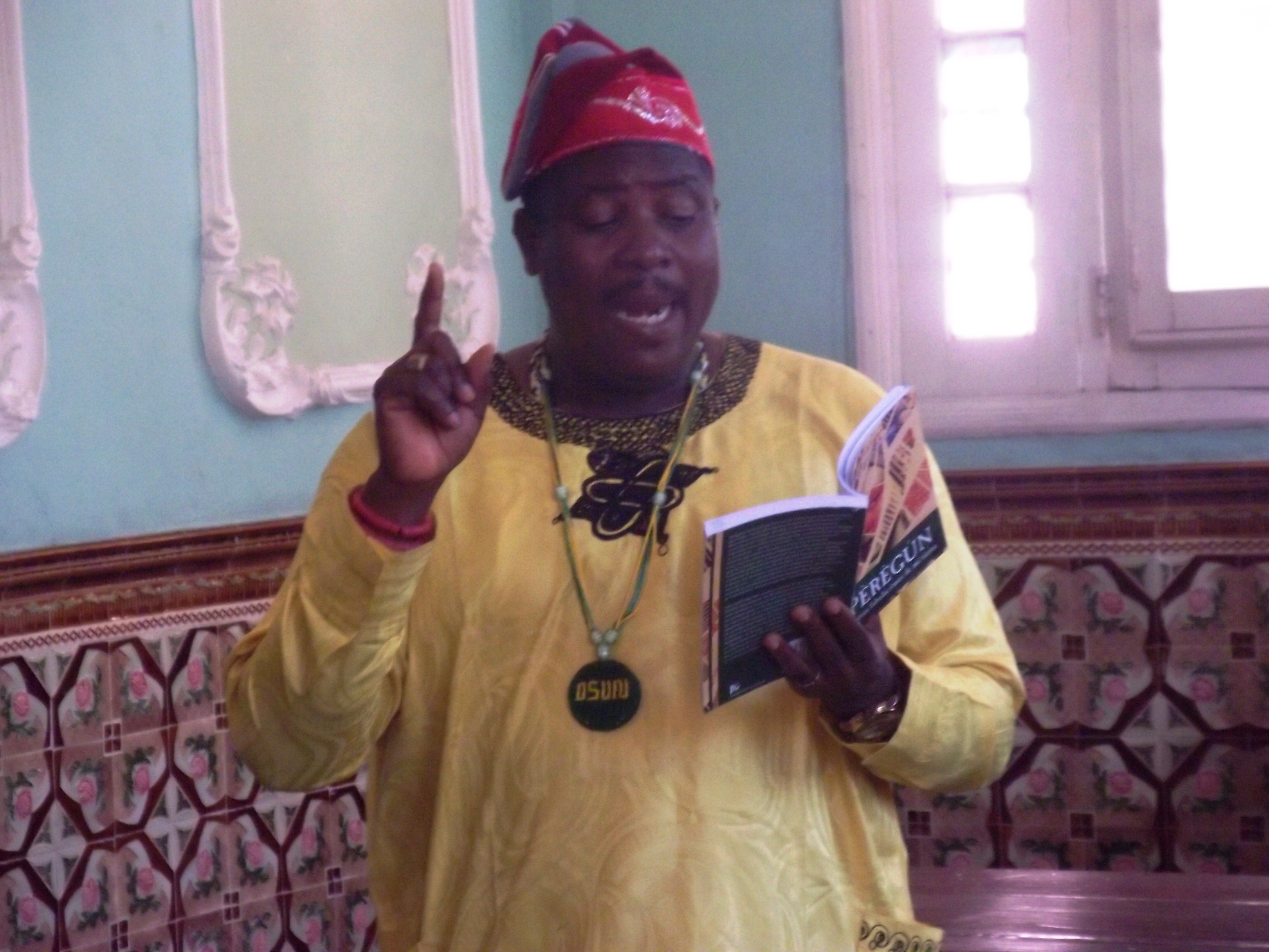 Presentan libro de cuentos yoruba en la Casa del Caribe
