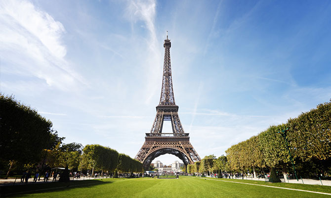 Disminuye la llegada de turistas a Francia en 2016