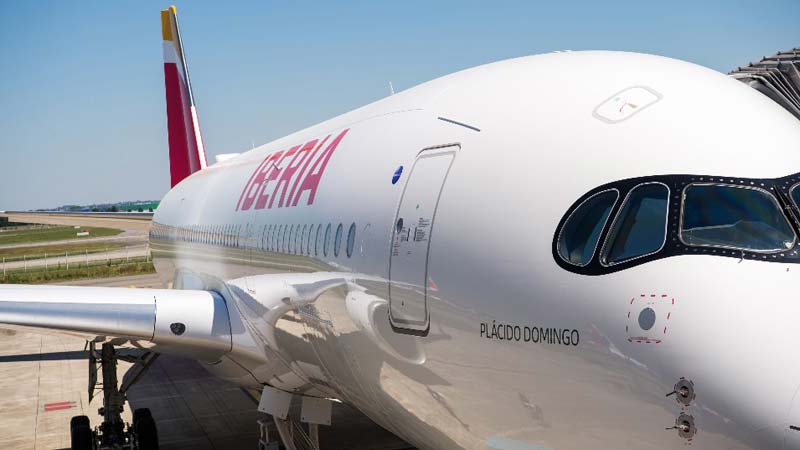 Iberia nombra Plácido Domingo al primer Airbus A350 de la compañía