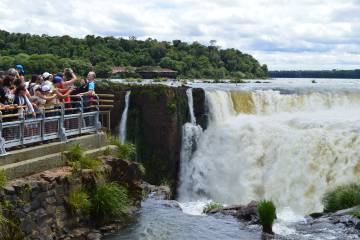  Un puma obliga a cerrar a los turistas las Cataratas del Iguazú