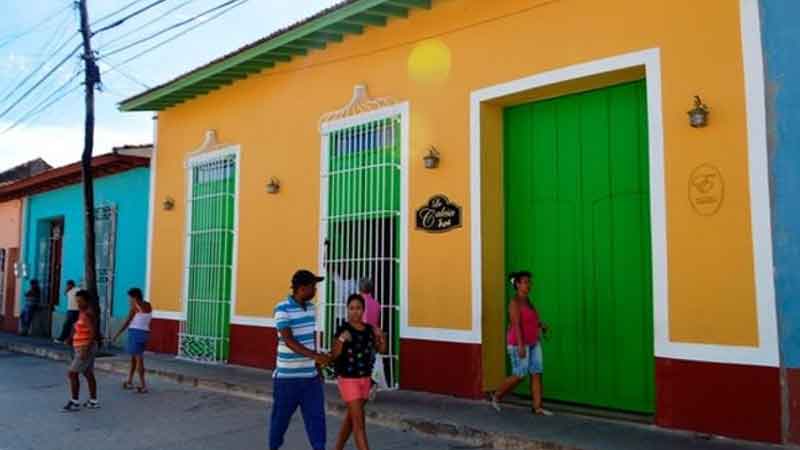  Ministro de turismo cubano inaugura hotel en destino Patrimonio de la Humanidad