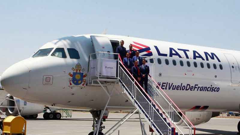 Latam Airlines presenta avión en el que viajará el Papa a Chile
