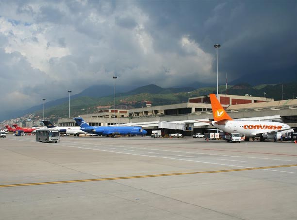 Más aerolíneas reducen operaciones en Venezuela
