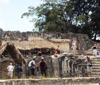 Guatemala invertirá 3 millones de dólares para atraer más turistas a sitios arqueológicos