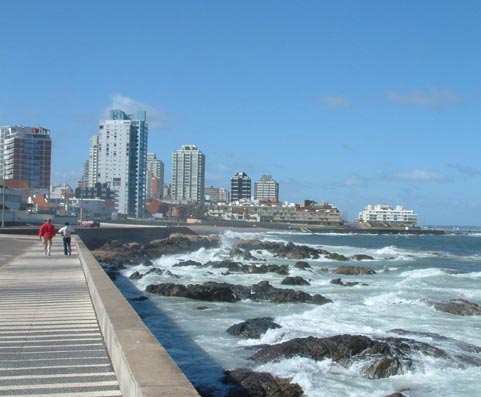 Cepo cambiario y cese de Pluna costarán unos 30 mil turistas argentinos a Uruguay