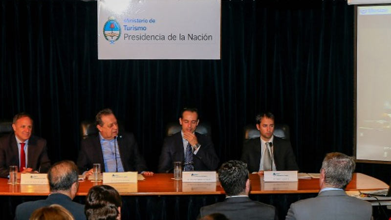 Expertos Argentina y España debaten sobre destinos turísticos "inteligentes"