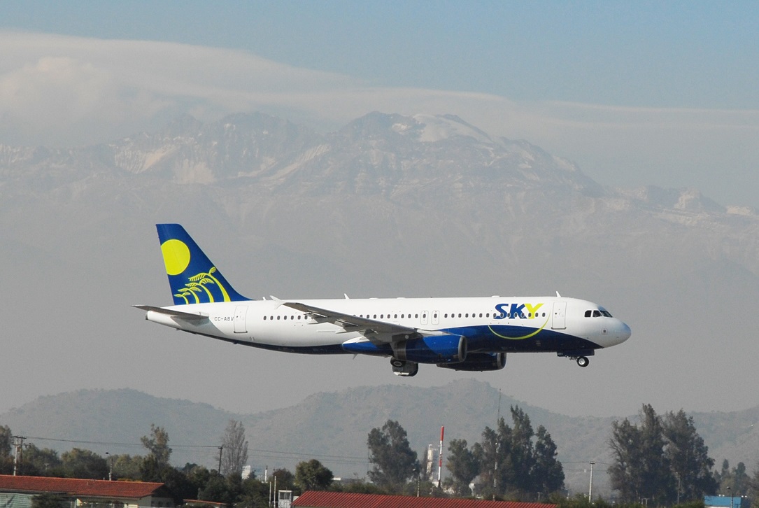Sky Airline inicia vuelos entre Montevideo y Santiago