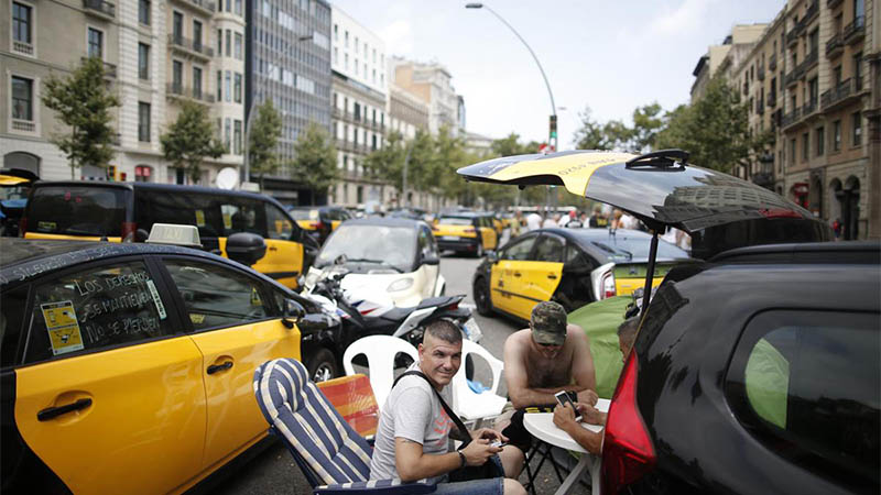 Taxistas protagonizan huelga en España