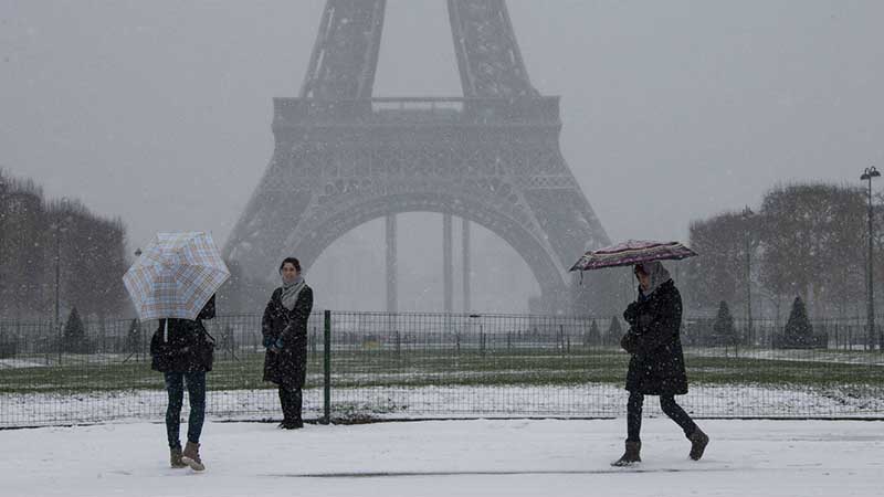 Cierran torre Eiffel por tormenta de nieve