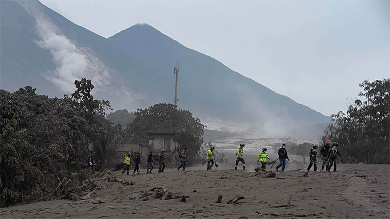 Guatemala evalúa impacto en el turismo por actividad de volcán 