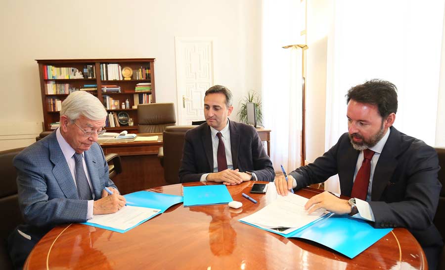 firma de convenio entre  Academia Iberoamericana de Gastronomía y la  Academia de Gastronomía del Mediterráneo