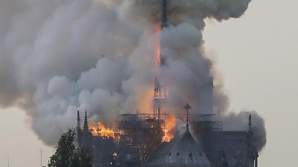 Iglesia Notre Dame en París arde en llamas | Caribbean News Digital