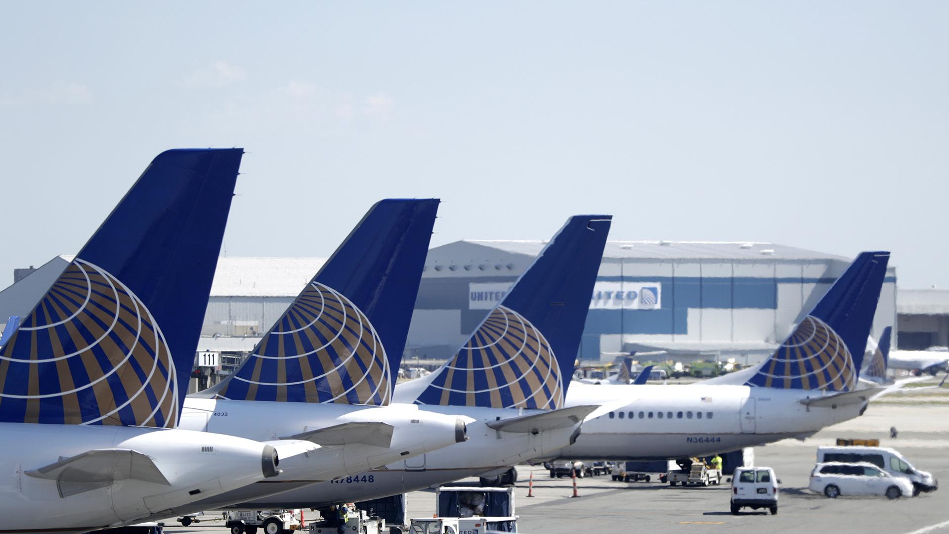 colas de aviones de United Airlines