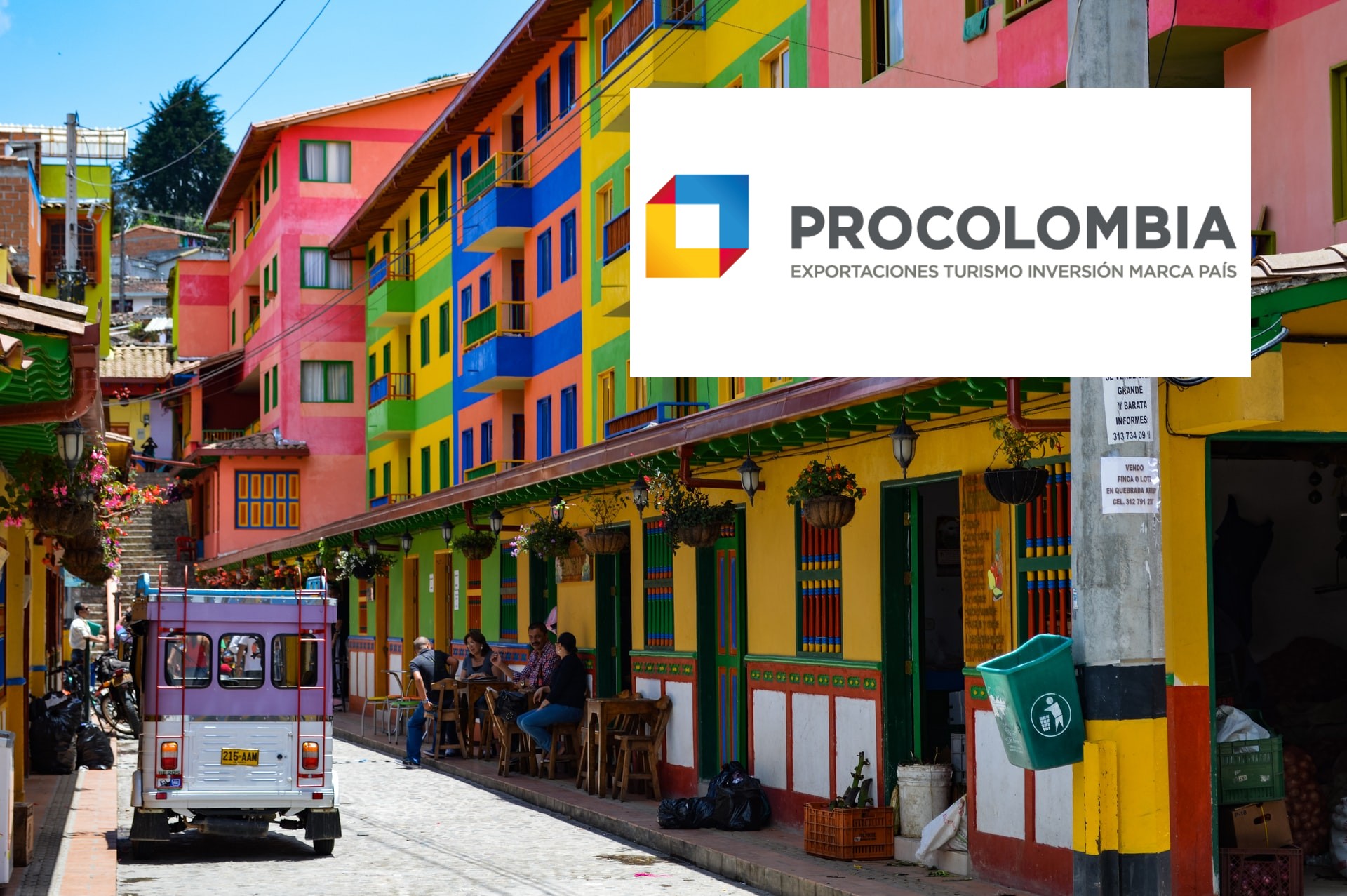 imagen de una calle en Colombia y logo de ProColombia