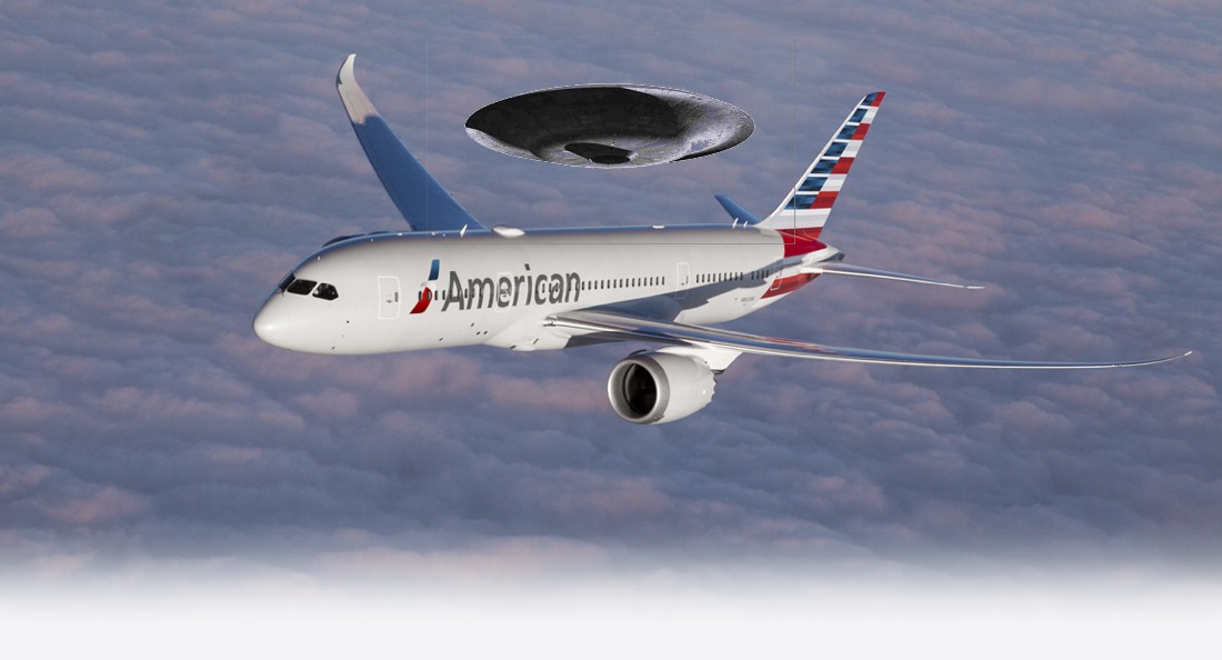 Avión de American Airlines y OVNI encima
