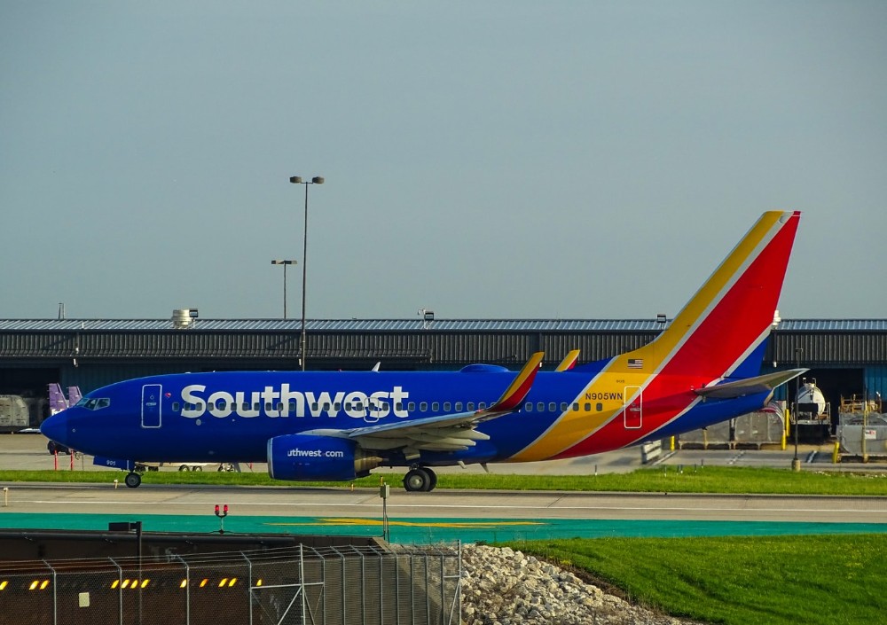 avión de Southwest Airlines en la pista