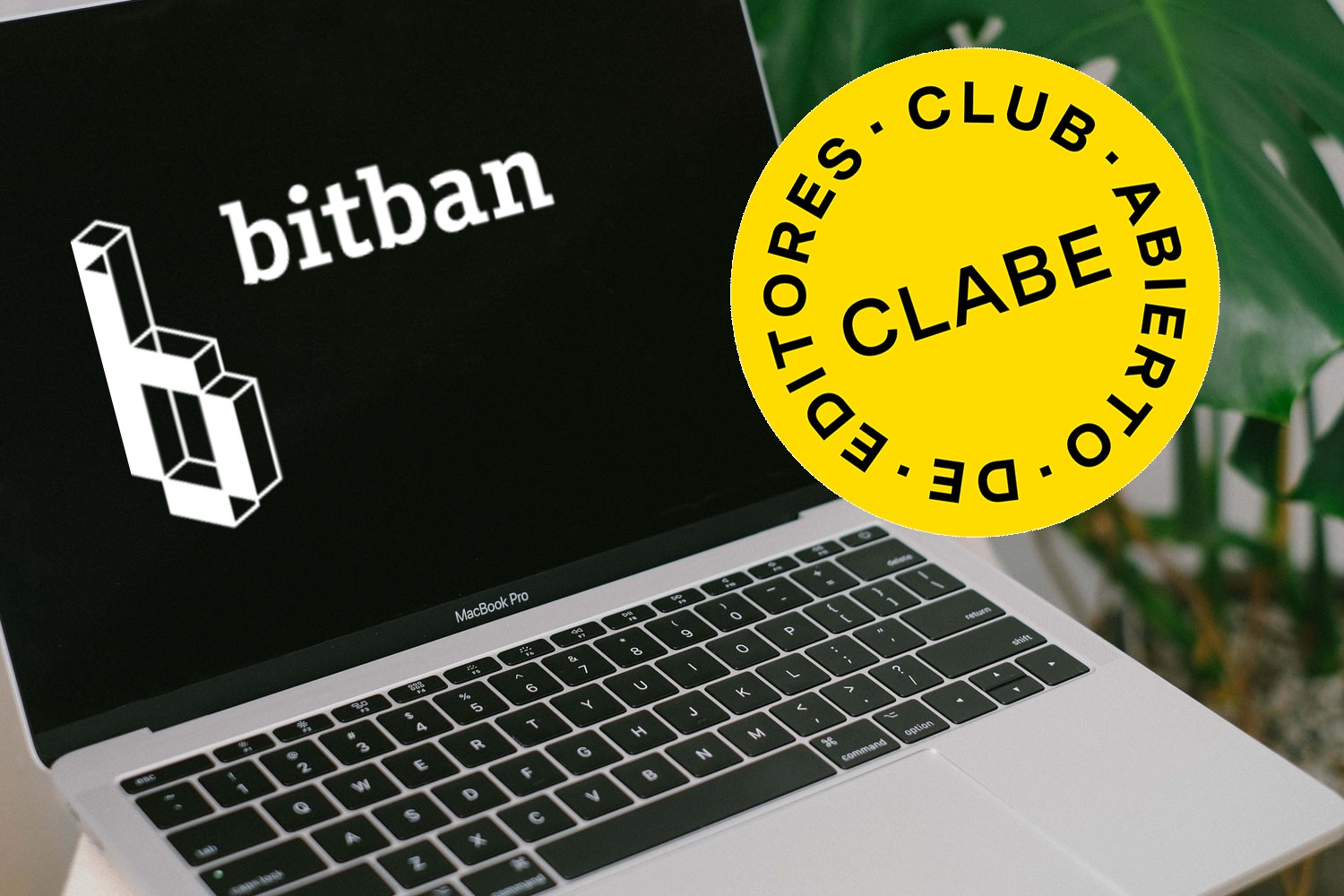 CLABE y Bitban logos en una laptop apagada