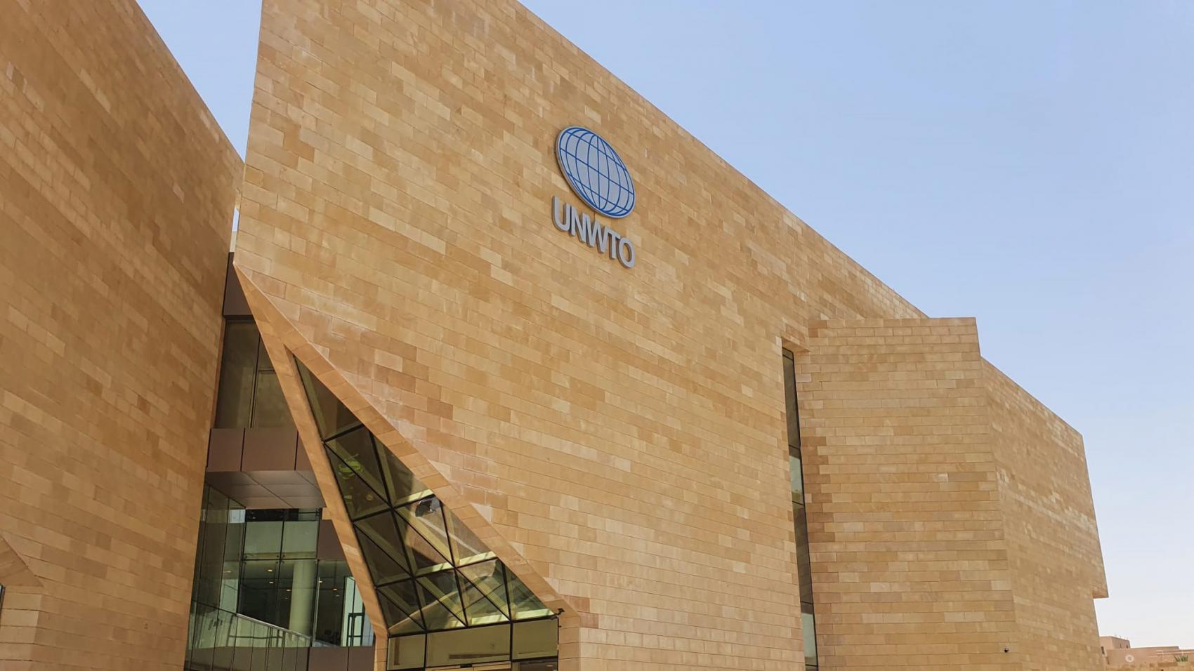 fachada de la oficina de la OMT en Riad