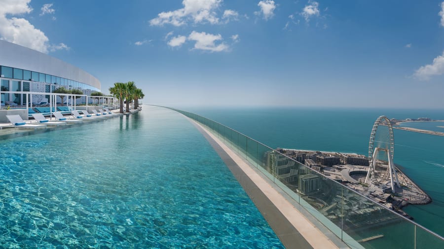 Dubai, la infinity pool del Address Beach Resort.