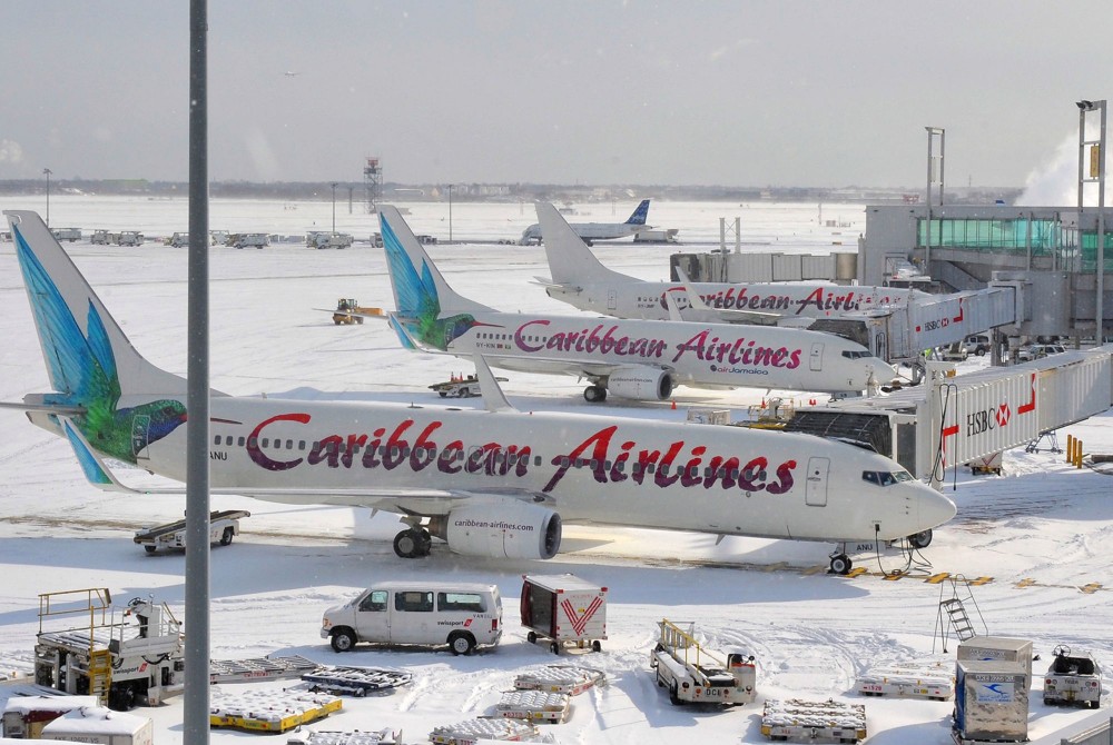 Caribbean Airlines aviones en la pista