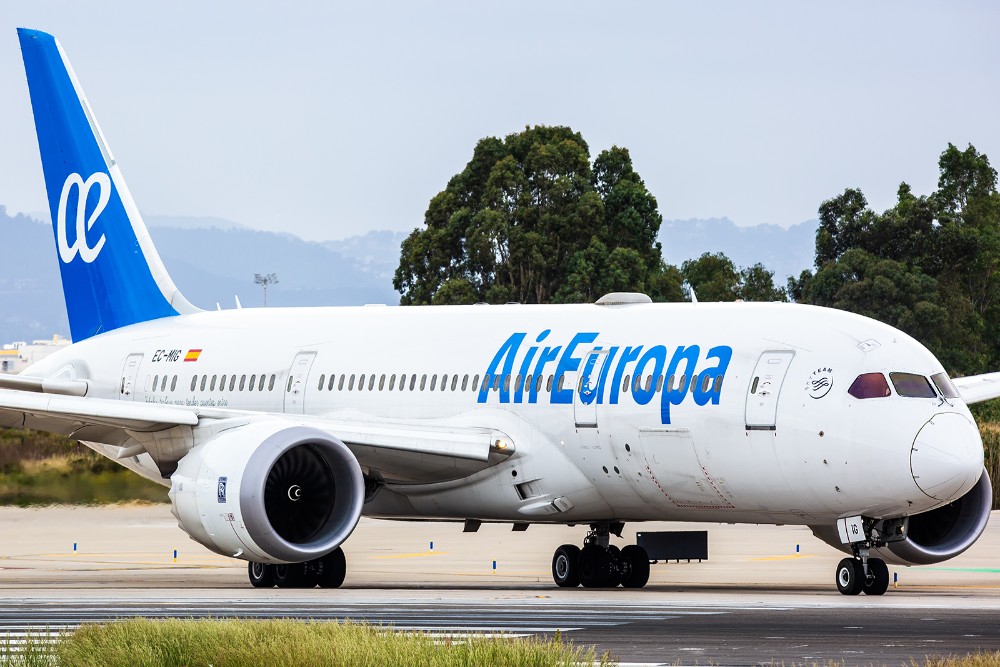 avión de Air Europa en la pista