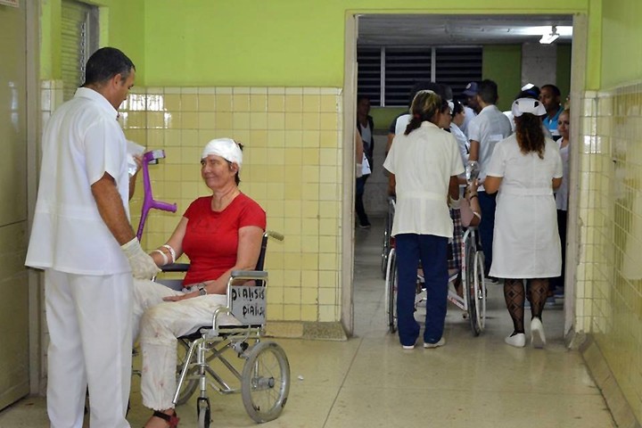 accidentados reciben cuidados en hospital de Guantanamo