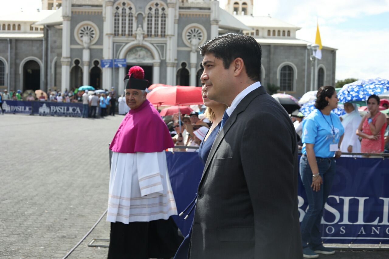 Carlos Alvarado Quesada, Presidente de Costa Rica en misa oficial