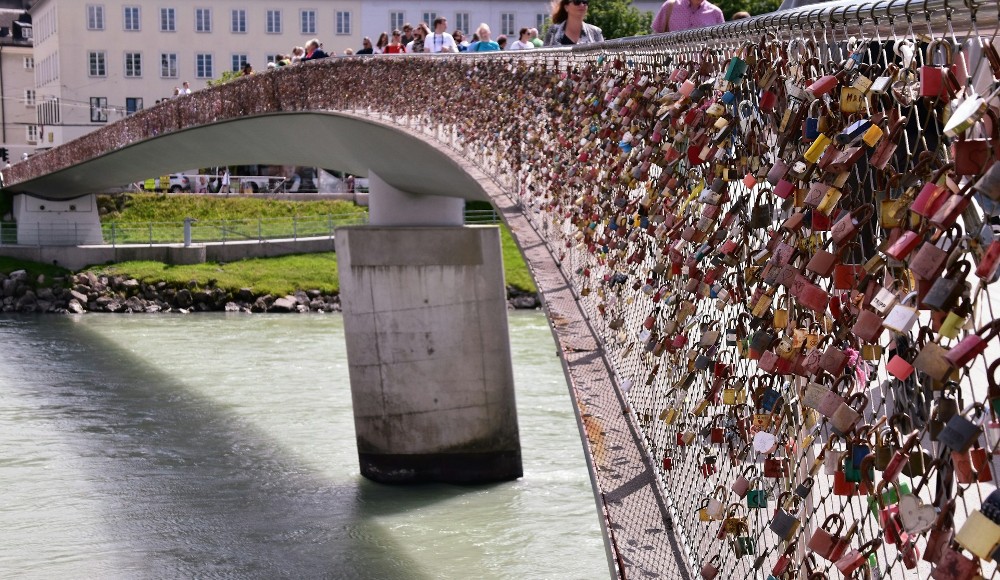 puentes con candados del amor