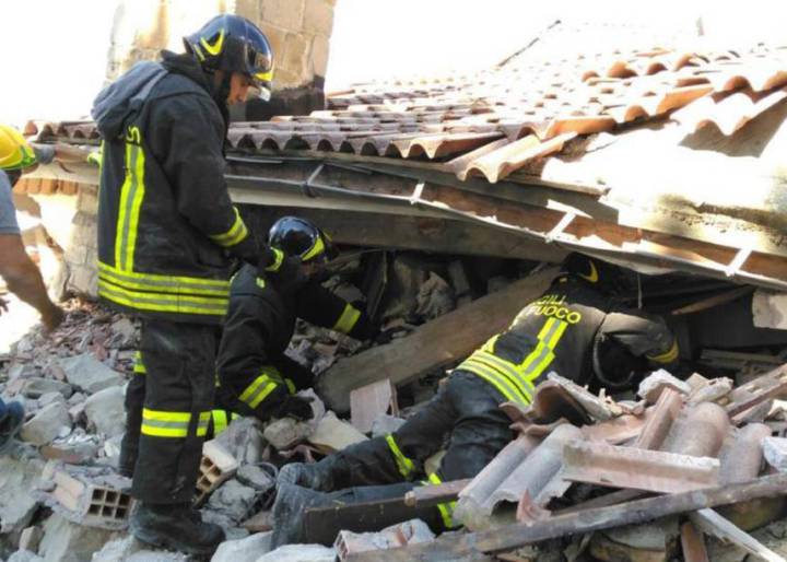 Continúan creciendo cifras de muertos y heridos tras terremoto en Italia