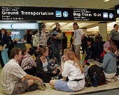 Bruselas: Aerolíneas deben indemnizar a pasajeros de vuelos con retraso, sentencia la UE