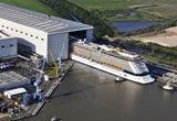 Alemania: El Celebrity Equinox sale de los astilleros para hacer pruebas previas a su inauguración