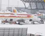 España: Más de 270 vuelos cancelados en Barajas por el temporal