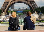 Francia: París busca atraer a más turistas de Estados Unidos