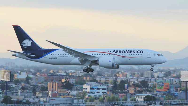 Aeroméxico despide a tres pilotos involucrados en accidente de avión en Durango
