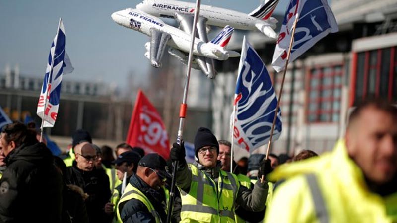 Sindicatos de Air France amenazan con endurecimiento de huelga salarial