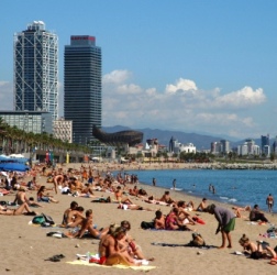 España: Sector turístico debe consolidar este año su recuperación, estima Banco santander