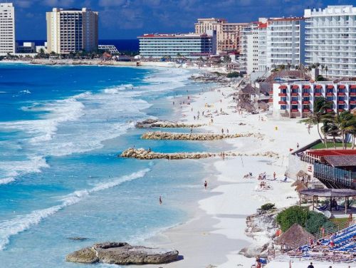 Prevén alza del turismo europeo en Cancún con apertura de nuevos vuelos