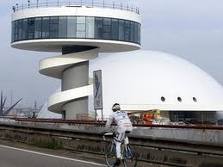 España: Centro Cultural Niemeyer de Avilés y la región de Asturias seducen a secretario general de la OMT