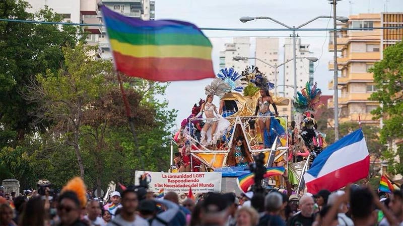 Miles de habaneros desfilaron contra la homofobia y la transfobia