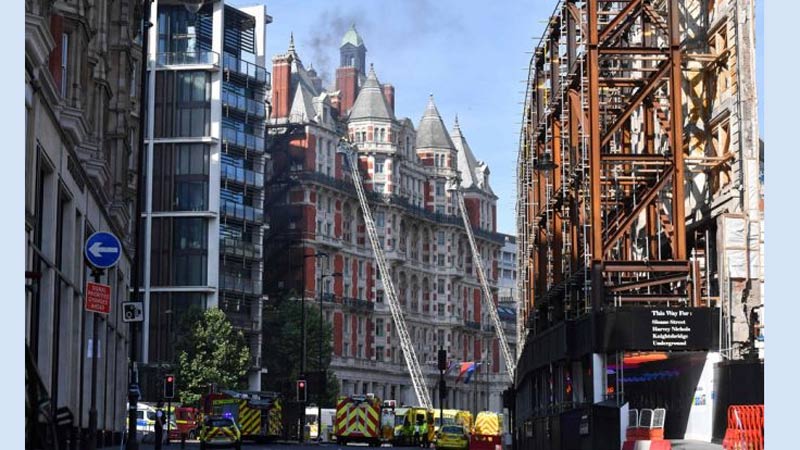 Se incendia hotel de lujo en el centro de Londres